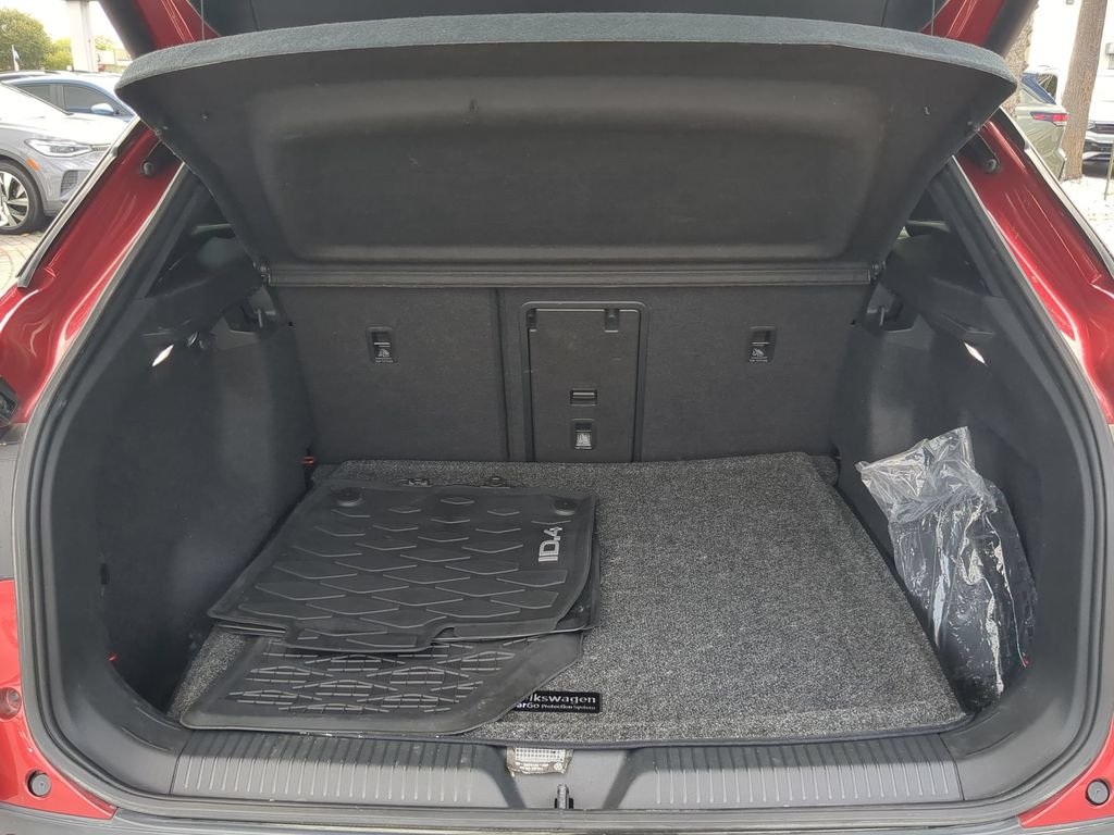 Certified Used 2024 Blue Volkswagen Pro S image 10