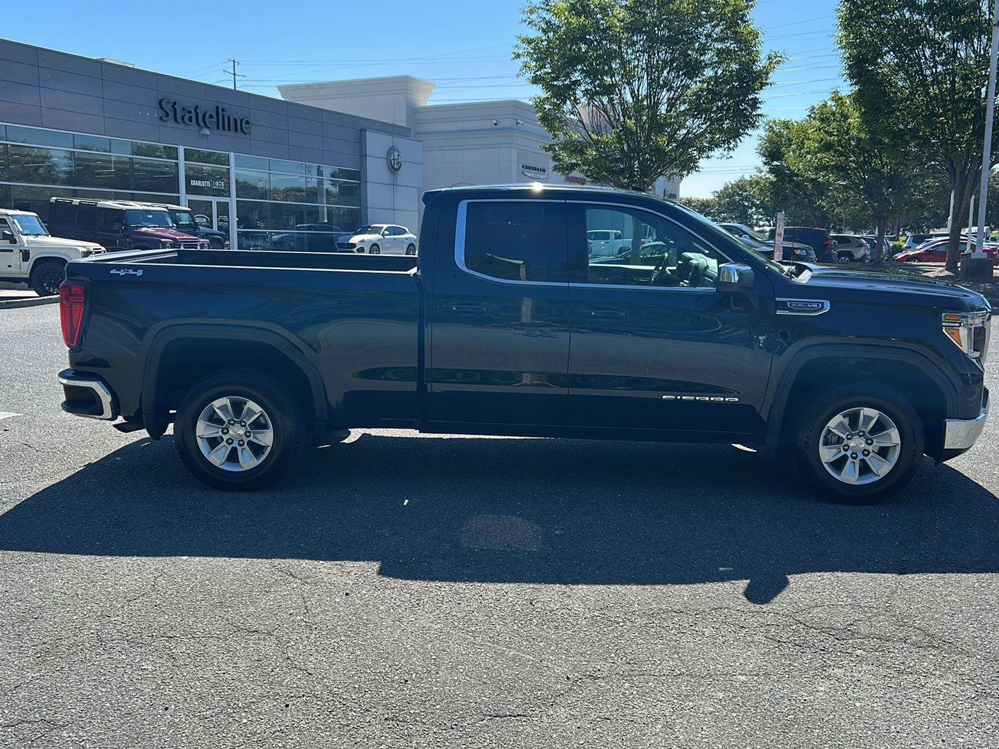 Used 2019 Onyx Black GMC SLE image 6