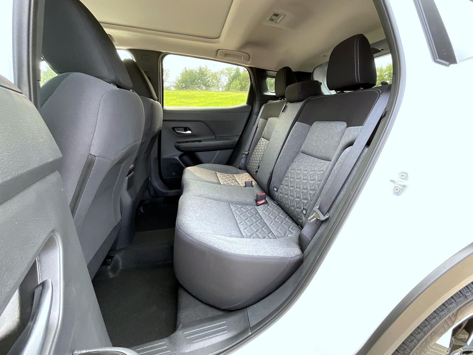 New 2026 Aspen White TriCoat / Super Black Two-tone Nissan SV image 20