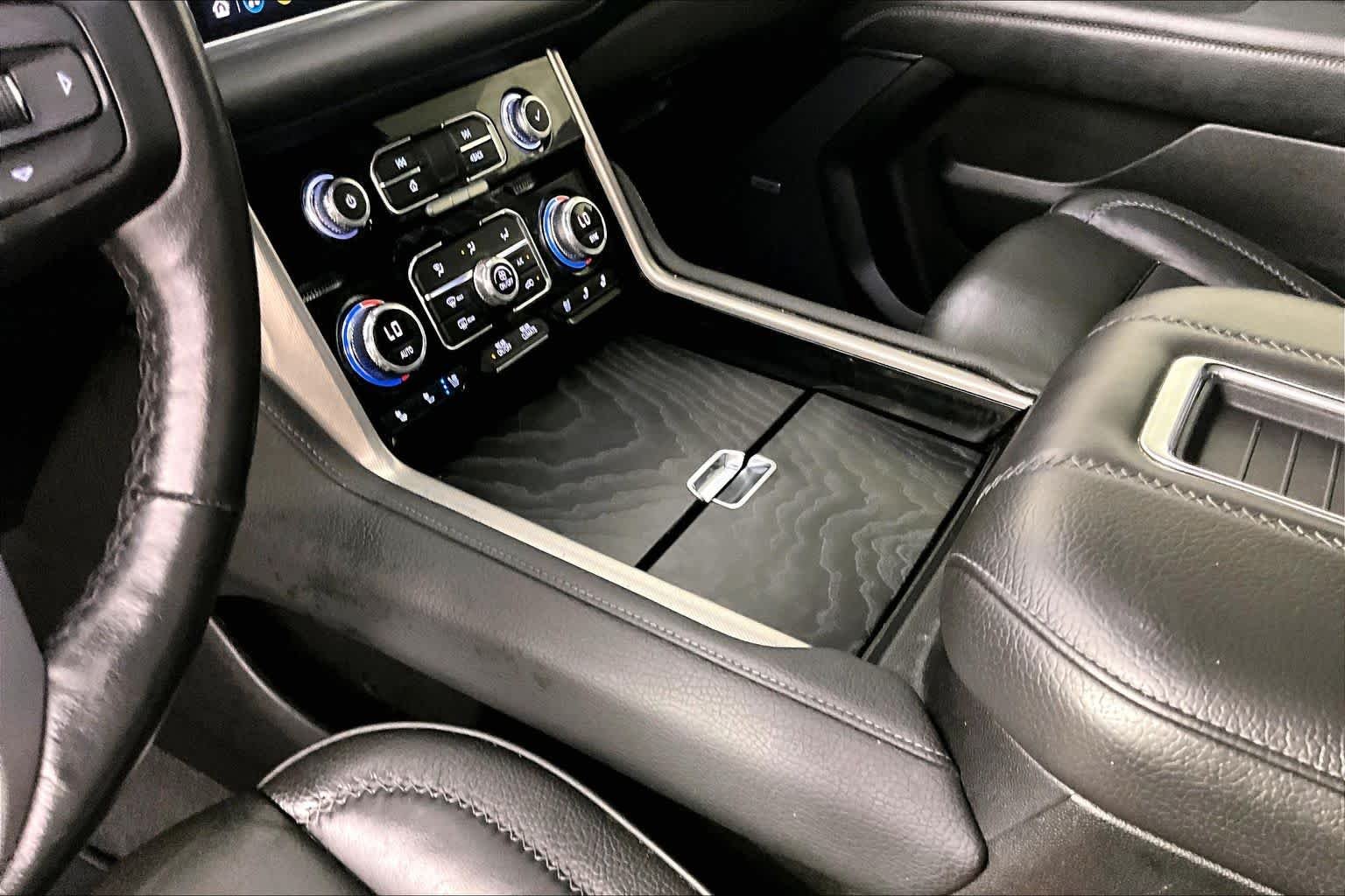 Used 2021 White Frost Tricoat GMC Denali image 16