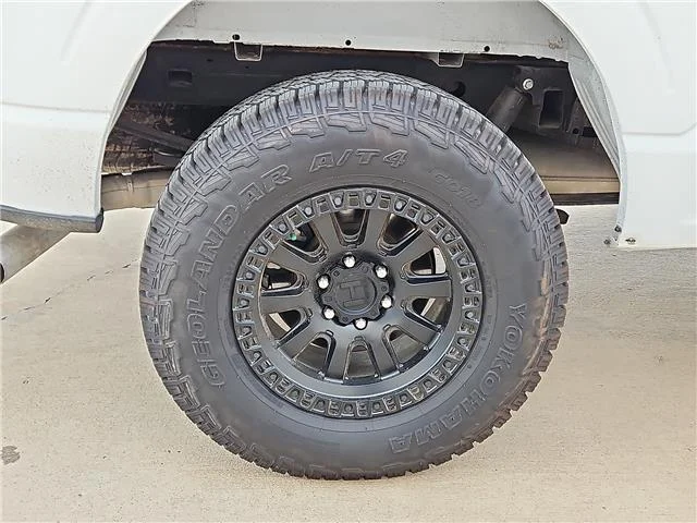 Used 2023 Oxford White Ford XL 4x4 SuperCrew Cab 5.5 ft. box 145 in. WB image 4