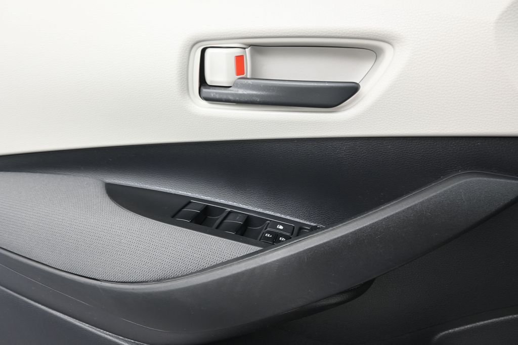 Used 2022 White Toyota LE image 13