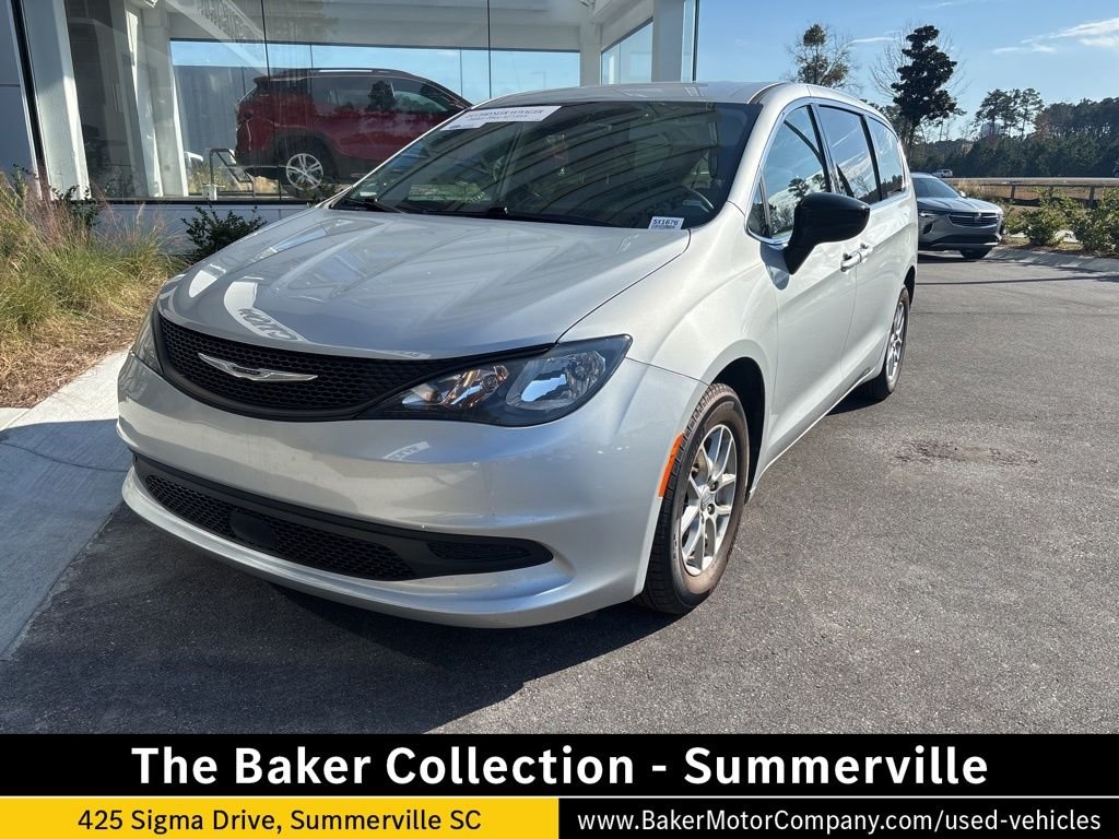 2024 Chrysler Voyager LX's photo