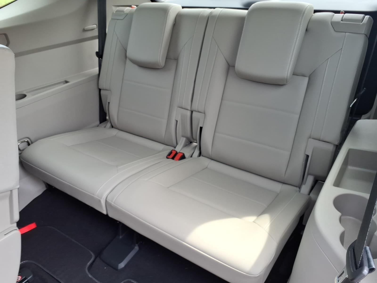 Used 2023 Pure White Volkswagen 2.0T SE w/Technology image 21