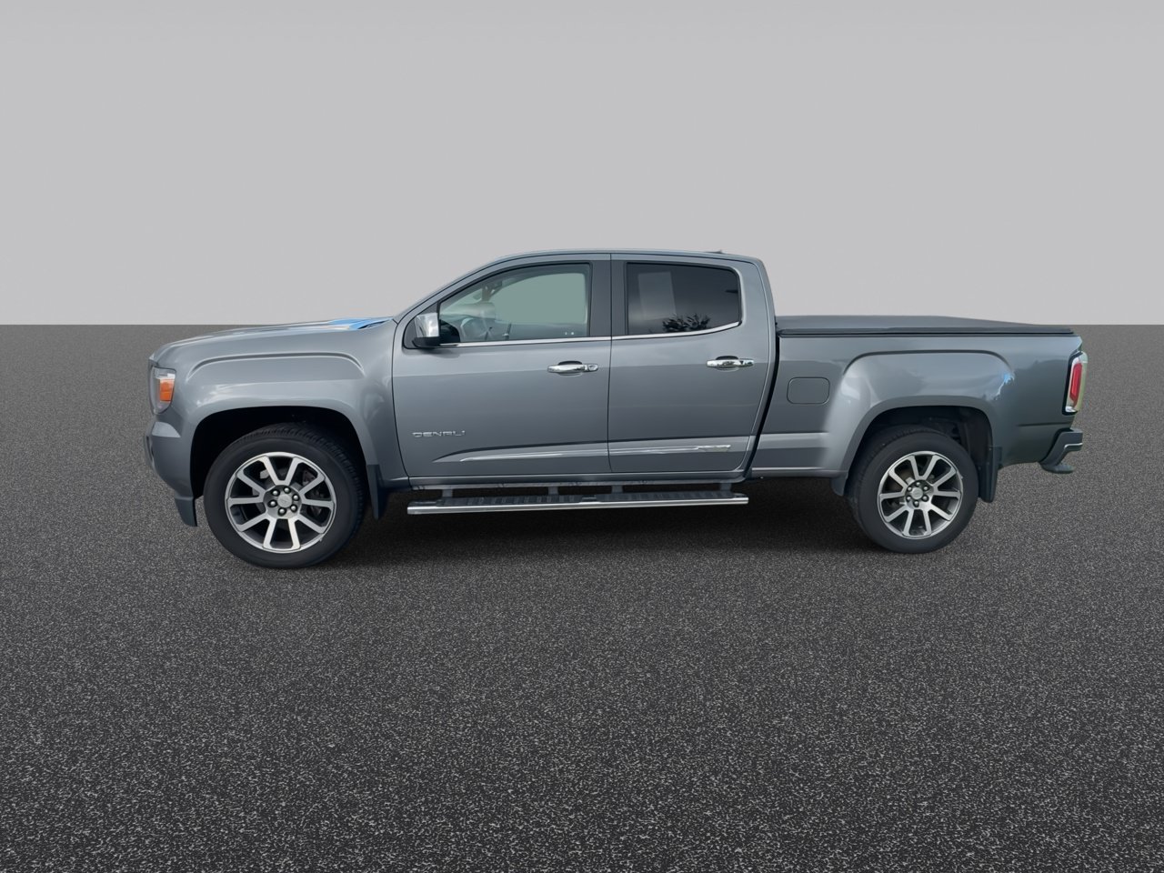 Used 2020 Satin Steel Metallic GMC 4WD Denali image 5