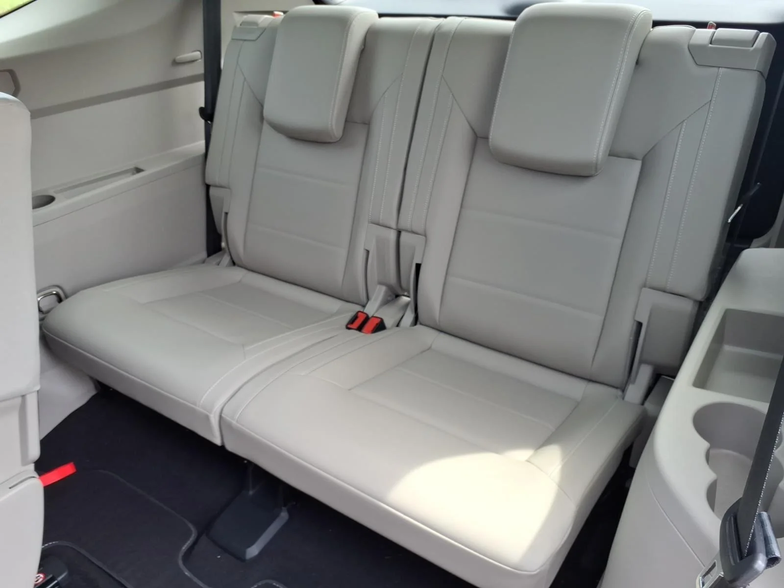 Used 2023 Pure White Volkswagen 2.0T SE w/Technology image 21