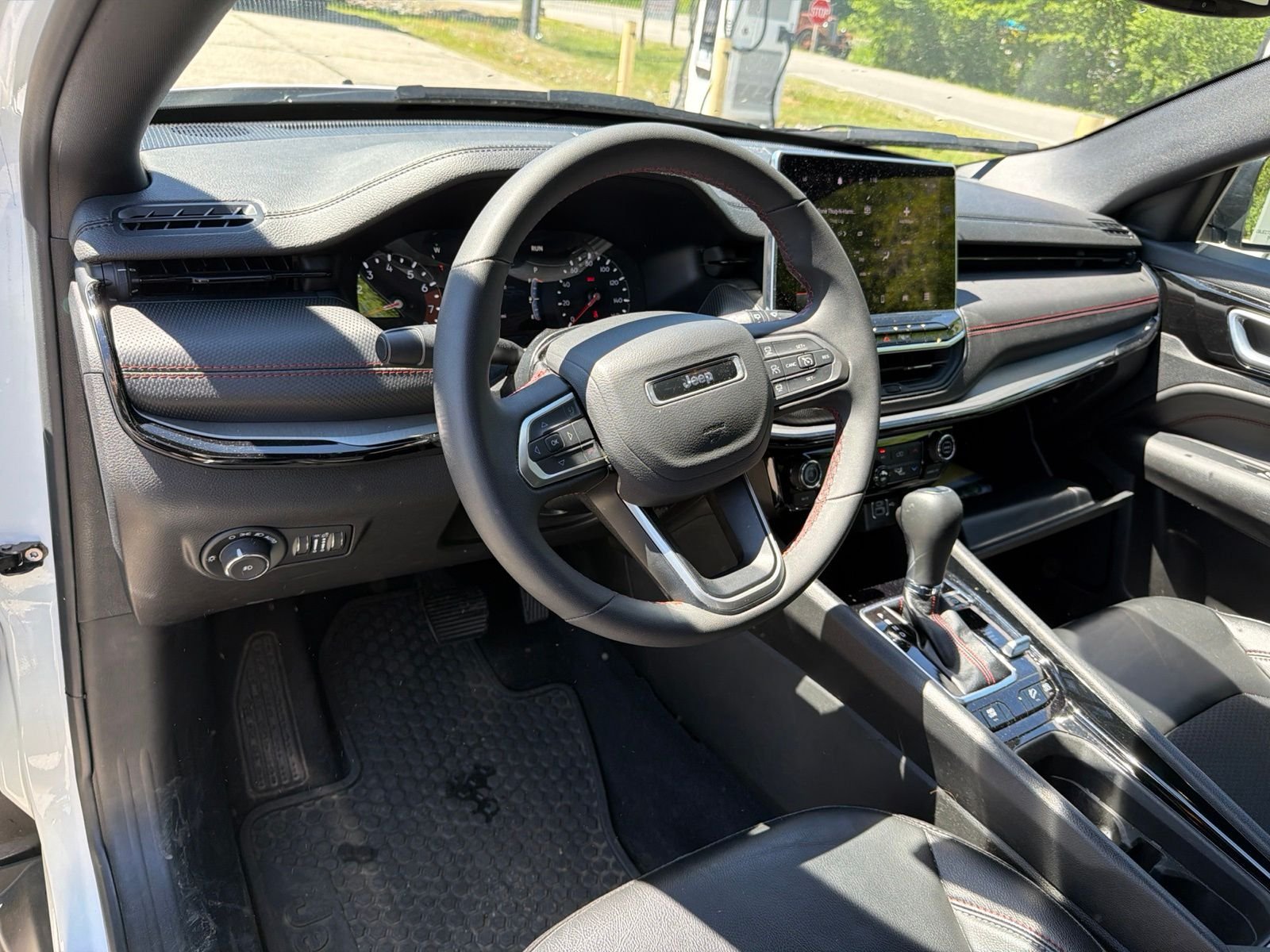 Used 2025 White Jeep Trailhawk image 21
