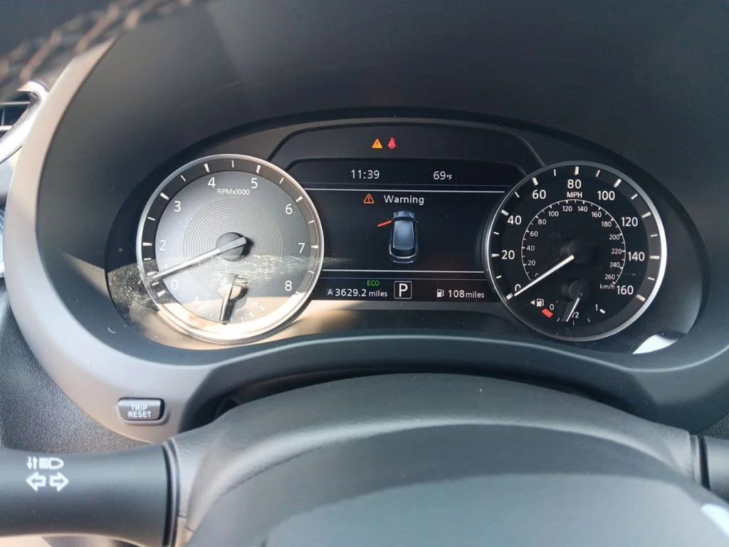 Used 2025 Radiant White INFINITI SPORT image 18