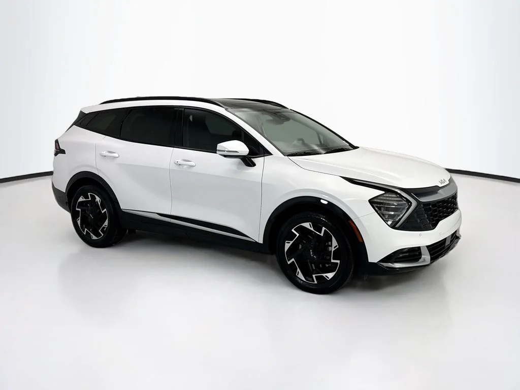Used 2023 White Kia SX-Prestige image 3