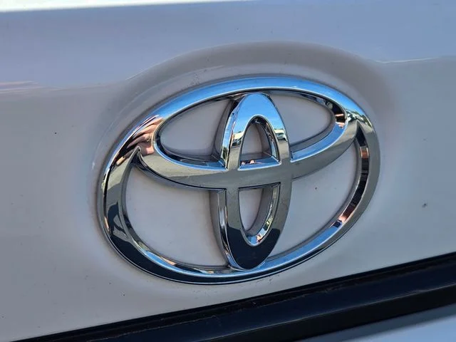 Used 2025 White Toyota LE image 17