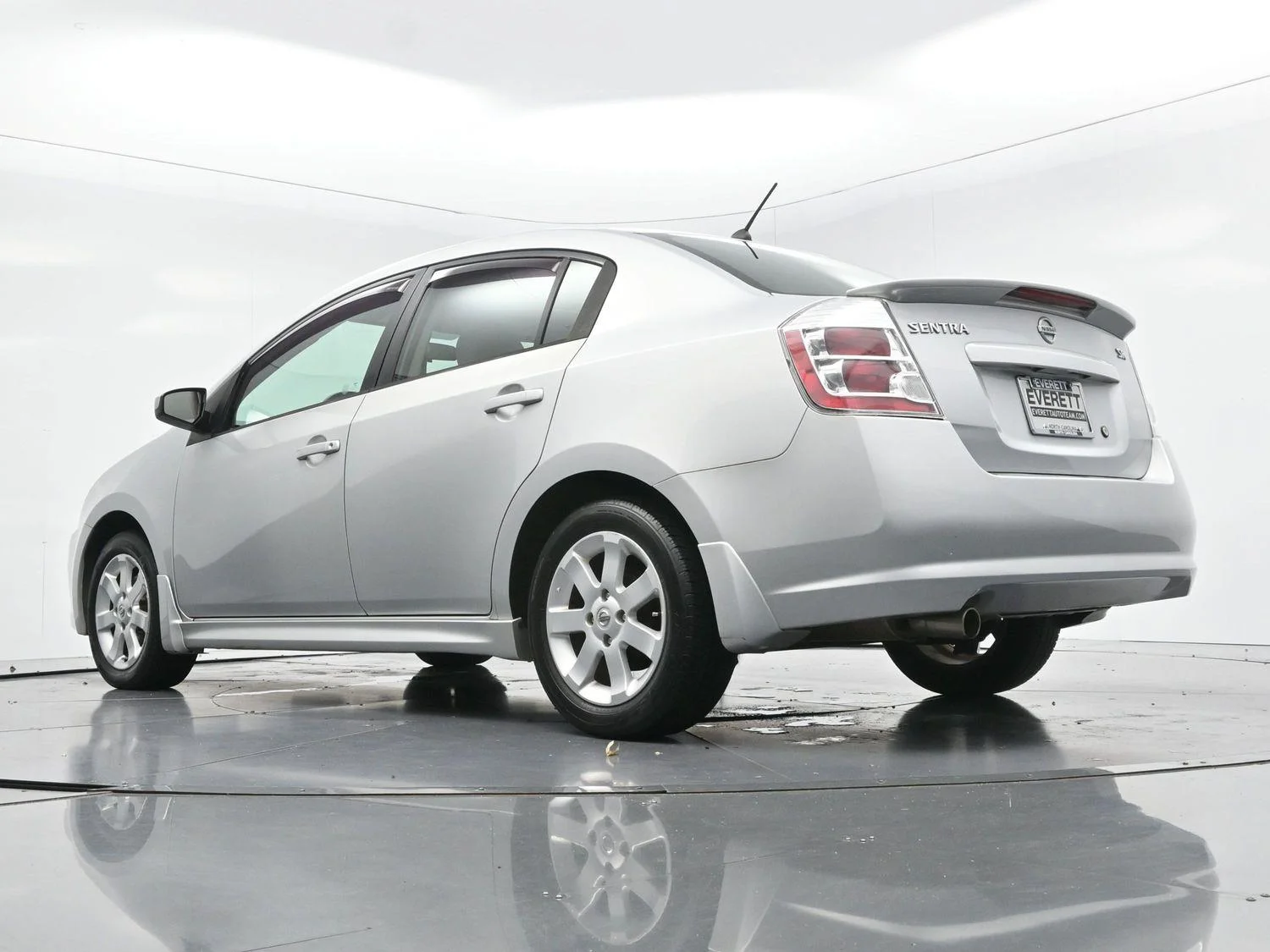 Used 2010 Brilliant Silver Metallic Nissan 2.0 SR image 38
