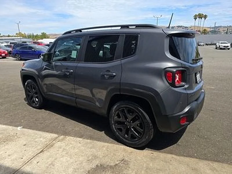 Used 2022 Gray Jeep Altitude image 6