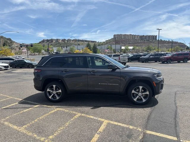 New 2026 Baltic Gray Metallic Clear-Coat Exterior Paint Jeep Limited image 5