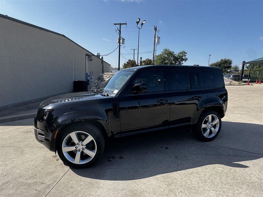 Used 2025 SANTORINI D110 P500 Land Rover X-Dynamic SE image 2