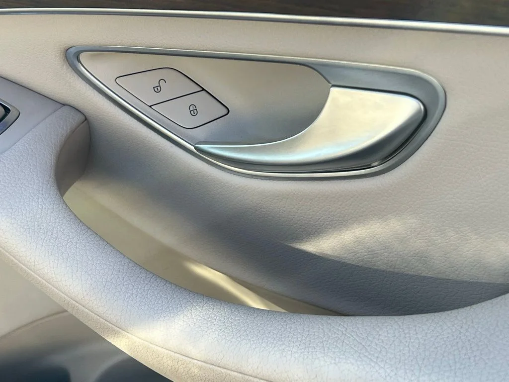 Certified Used 2022  Mercedes-Benz GLC 300 image 25