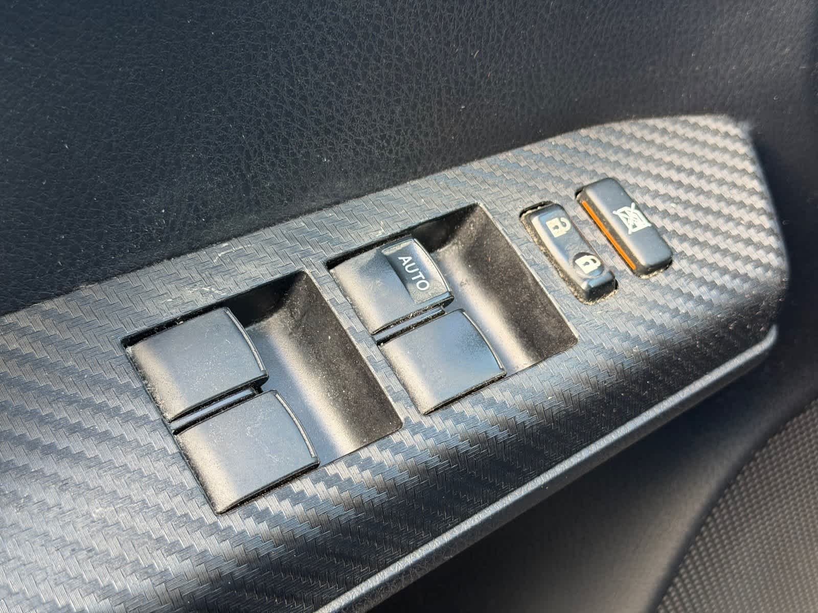 Used 2014 Classic Silver Metallic Toyota LE image 22