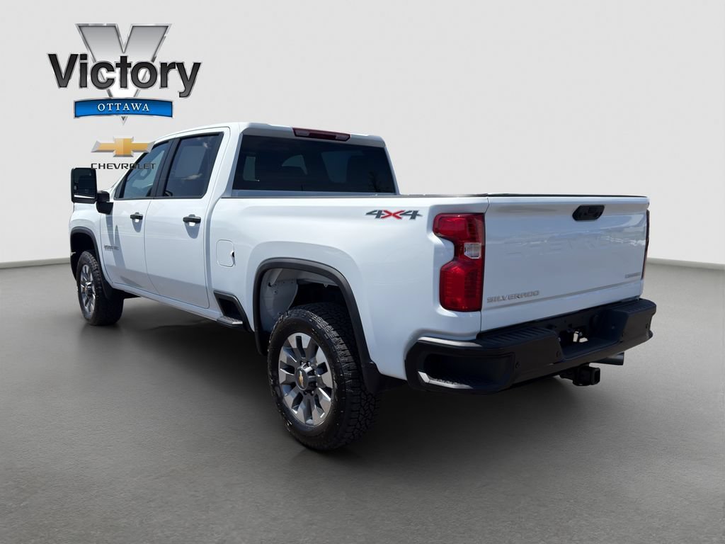 New 2026 Summit White Chevrolet Custom image 4