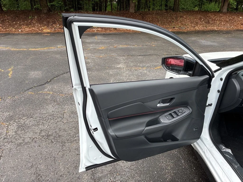 New 2026 Aspen White TriCoat / Super Black Two-tone Nissan SR image 17