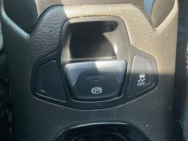 Used 2016 Black Jeep Latitude image 17