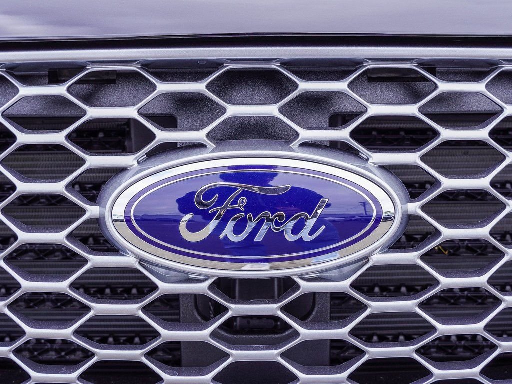 New 2024 Agate Black Metallic Ford SE image 5