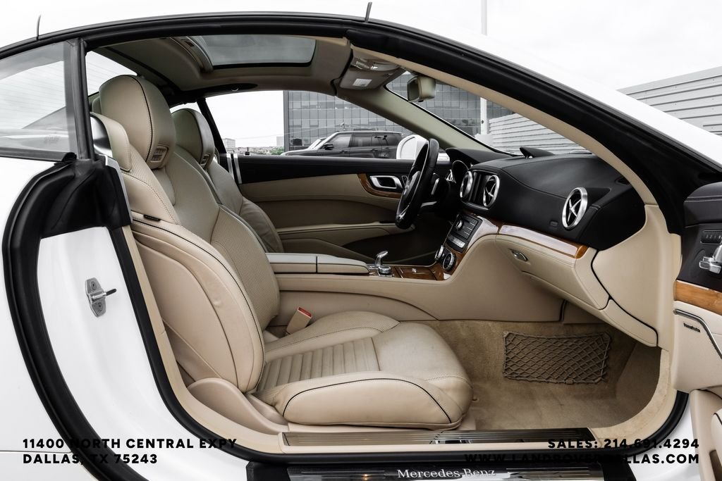 Used 2018 White Mercedes-Benz SL 550 image 43