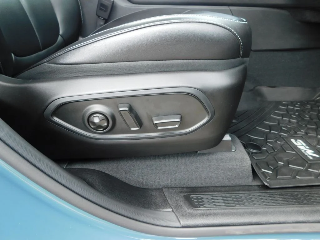 Used 2026 Steel Blue Jeep Limited image 21