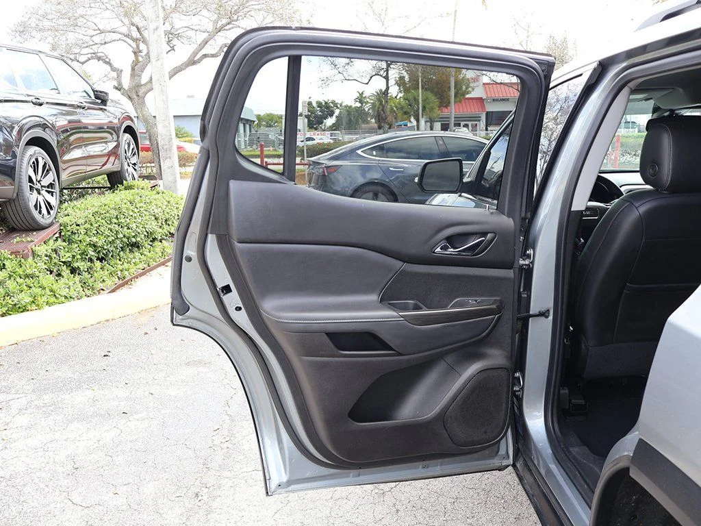 Used 2023 Silver GMC SLT image 25