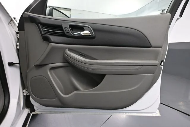 Used 2013 White Chevrolet LS image 34