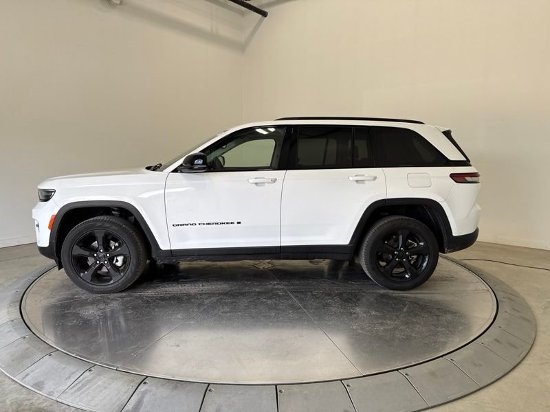 Used 2023 White Jeep Limited image 4