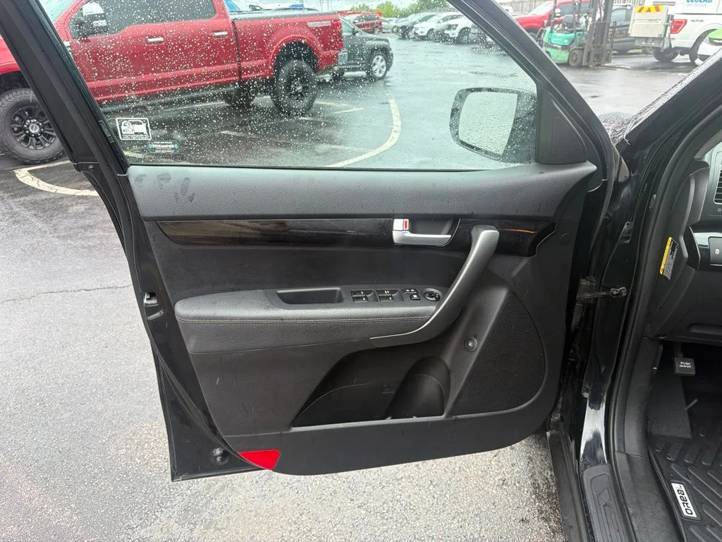 Used 2015 Black Kia LX image 24