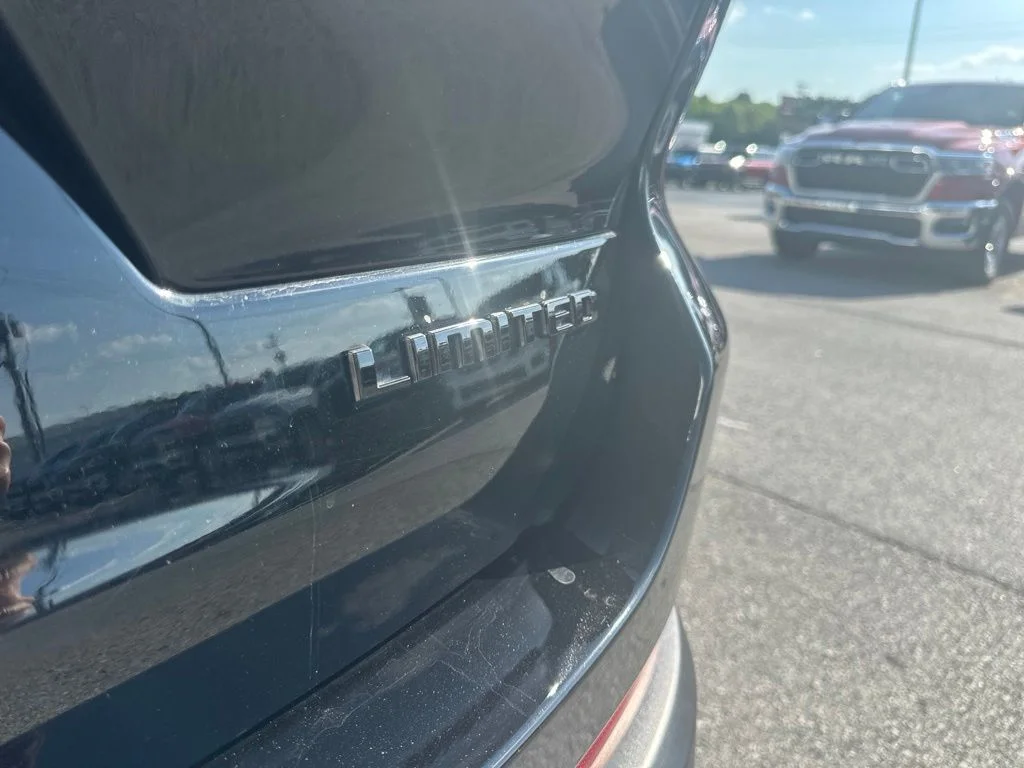 Used 2024 Diamond Black Jeep Limited image 6