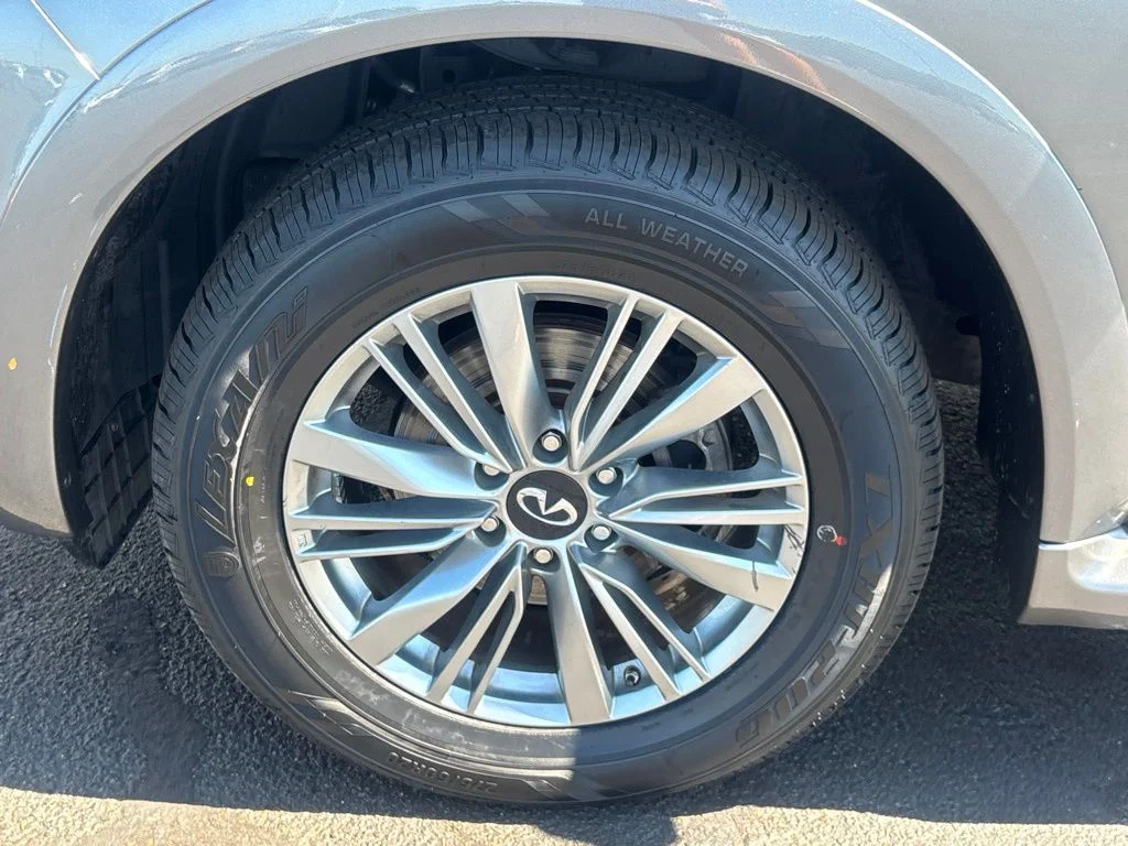 Used 2021 Gray INFINITI LUXE image 27