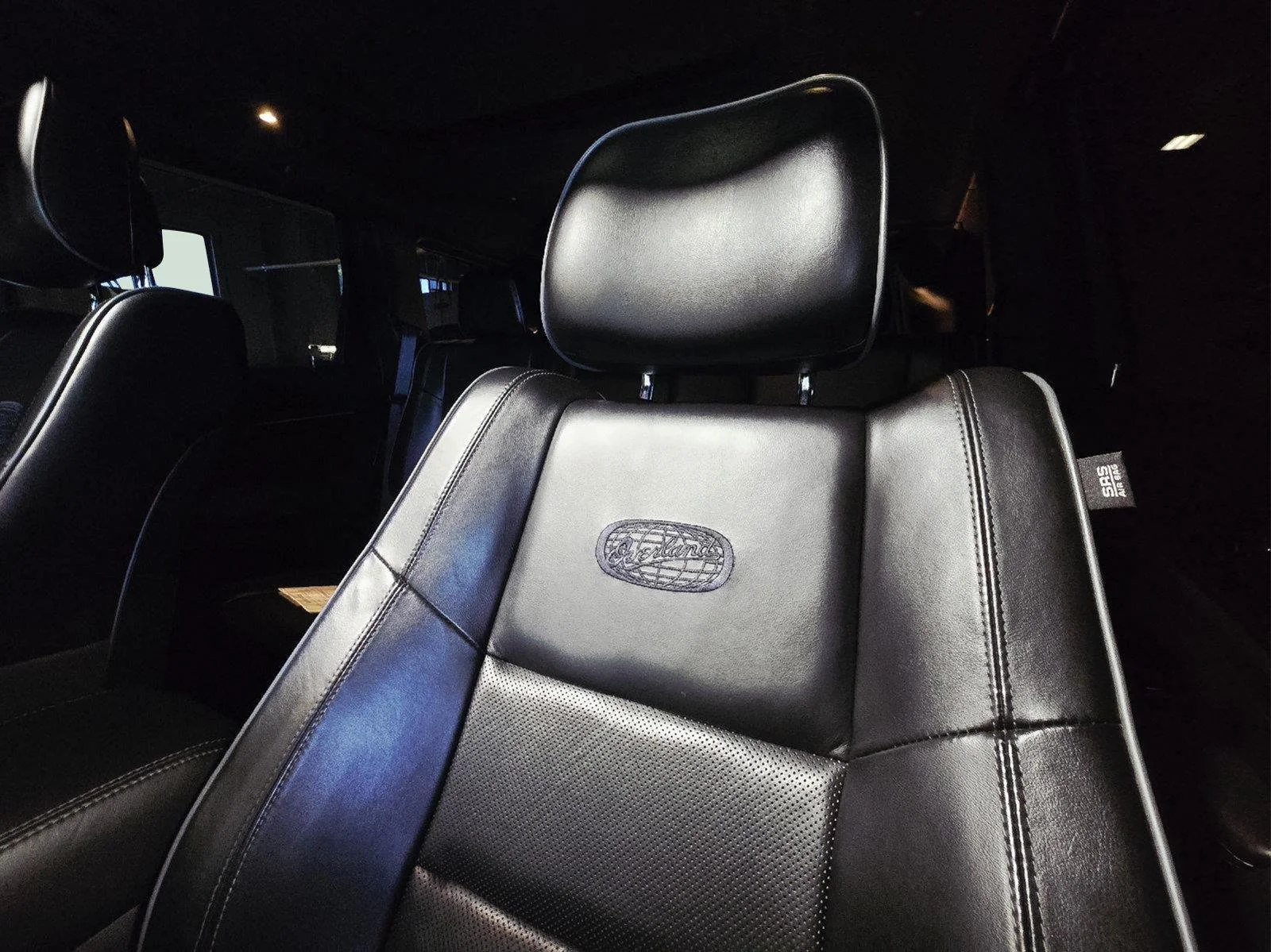Used 2019 Diamond Black Crystal Pearlcoat Jeep Overland image 37
