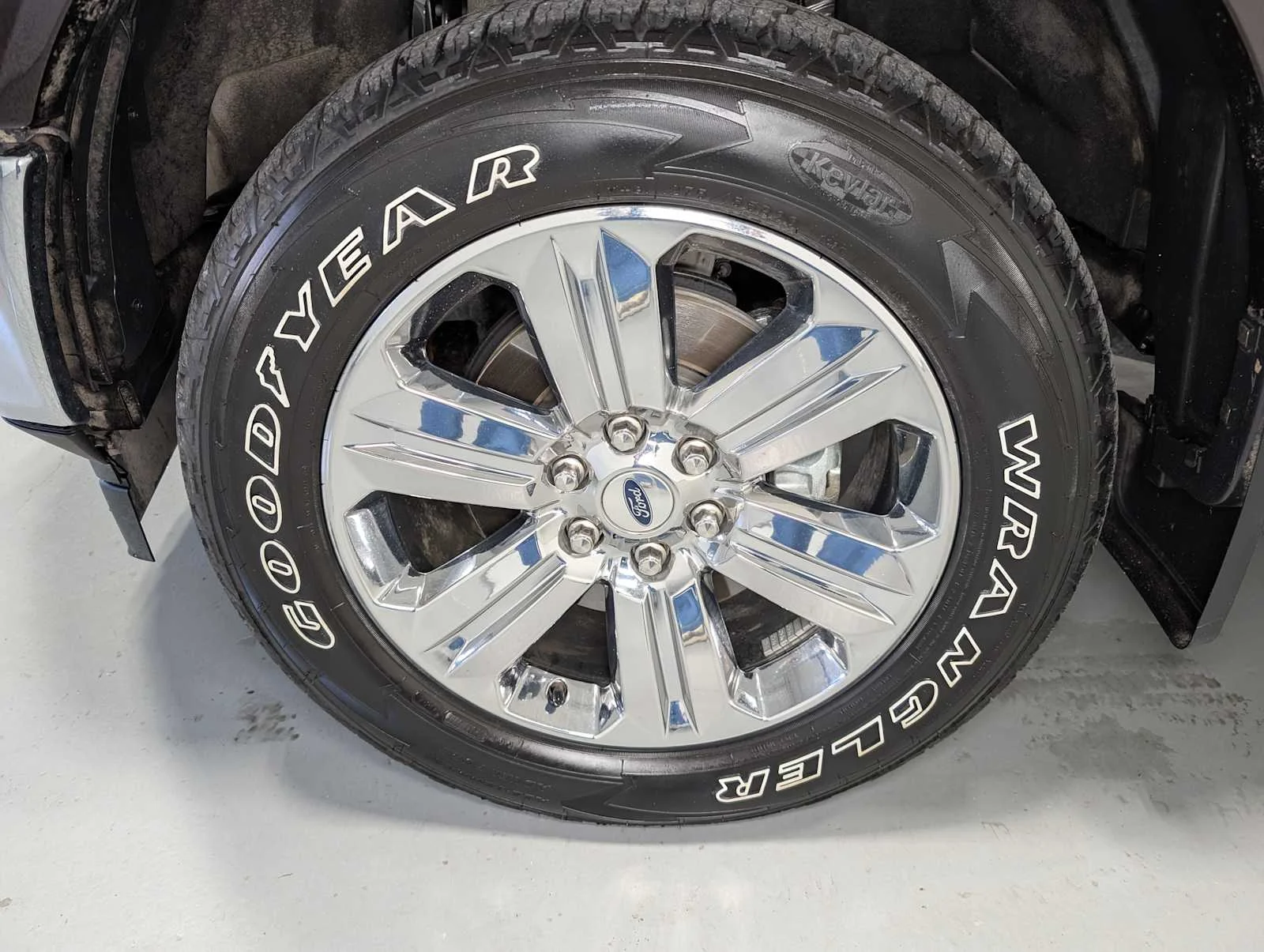 Used 2019 Magma Red Metallic Ford LARIAT image 3