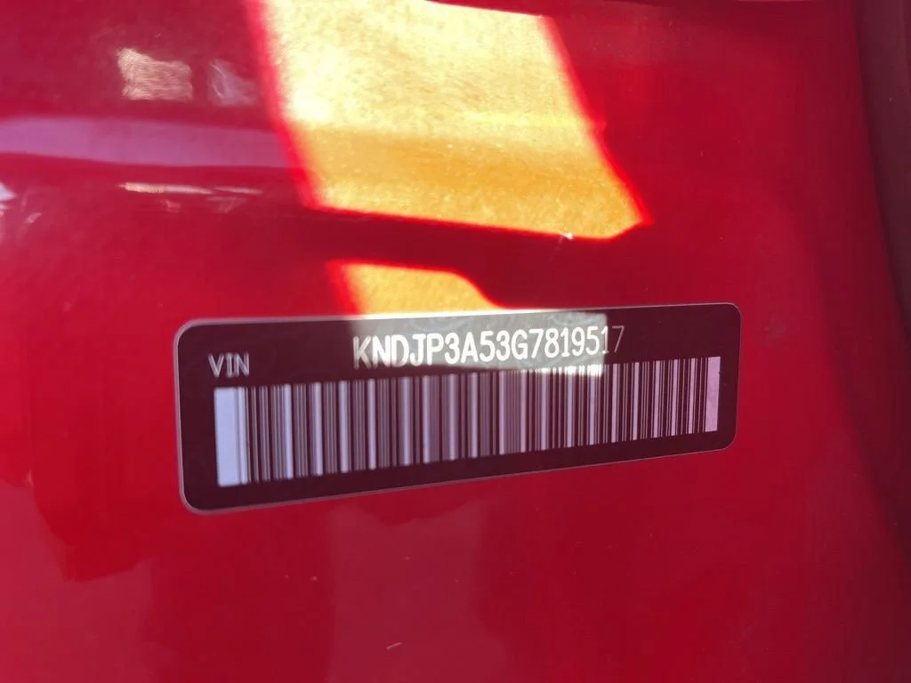 Used 2016  Kia + image 24