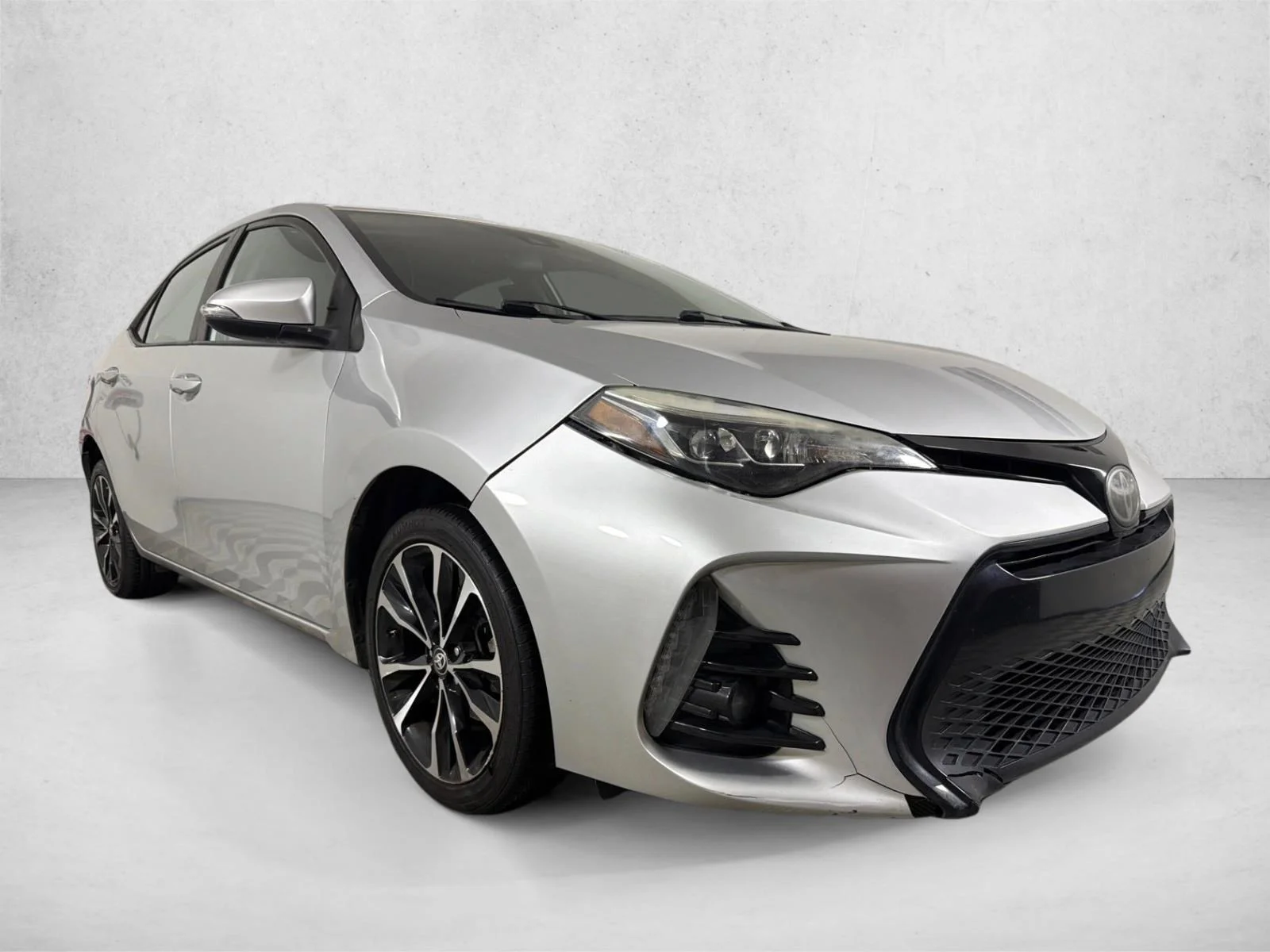 Used 2019 Classic Silver Metallic Toyota SE image 1