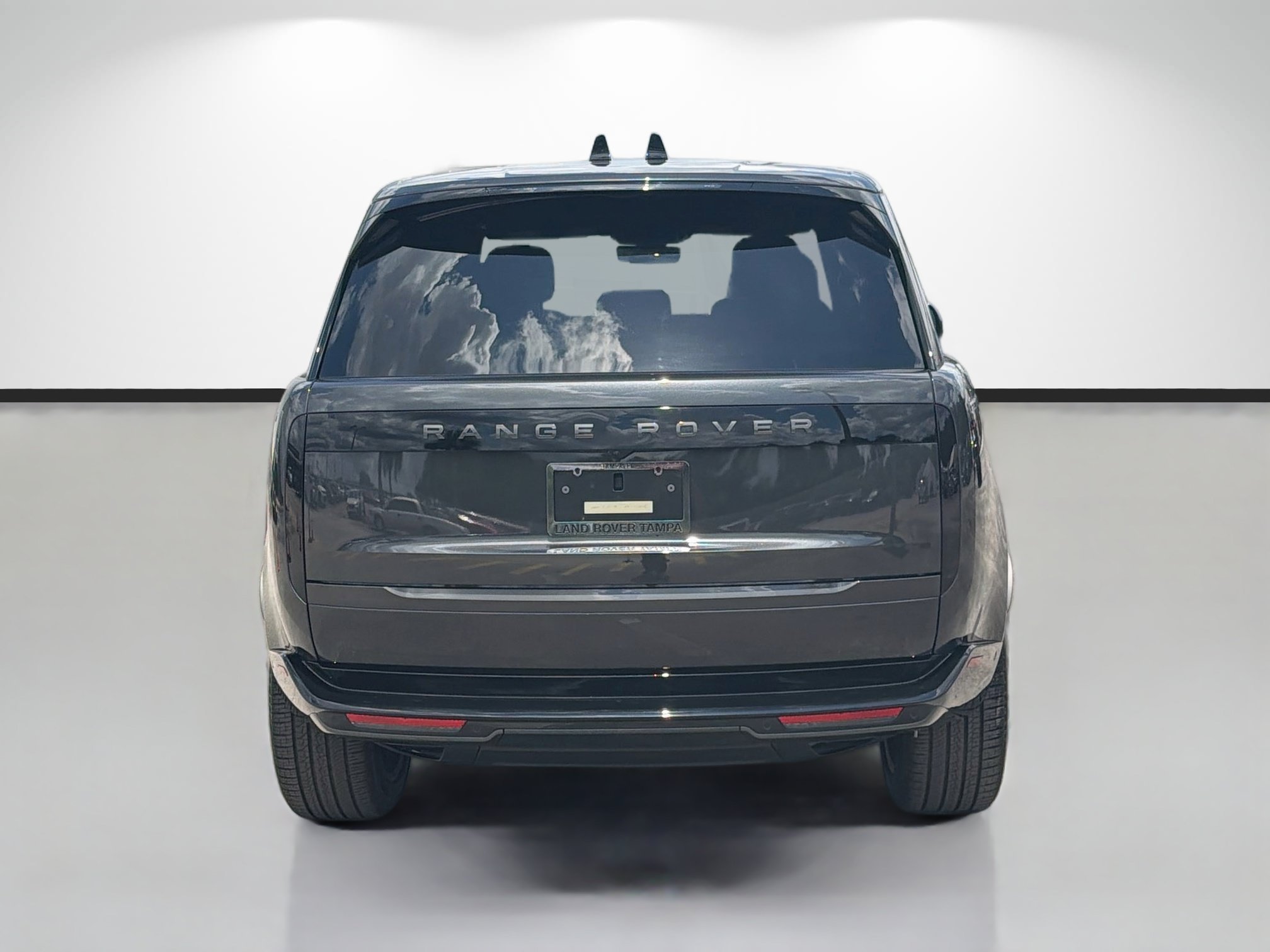 New 2026 Carpathian Grey Land Rover SE image 4