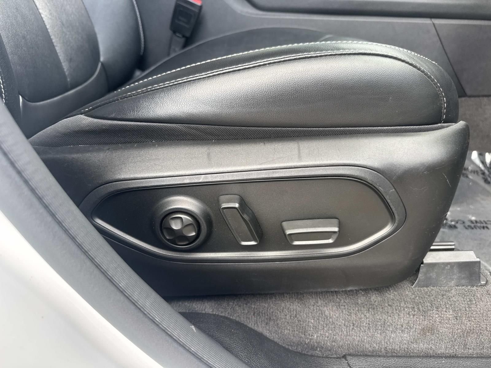 Used 2022 White Jeep Limited image 14