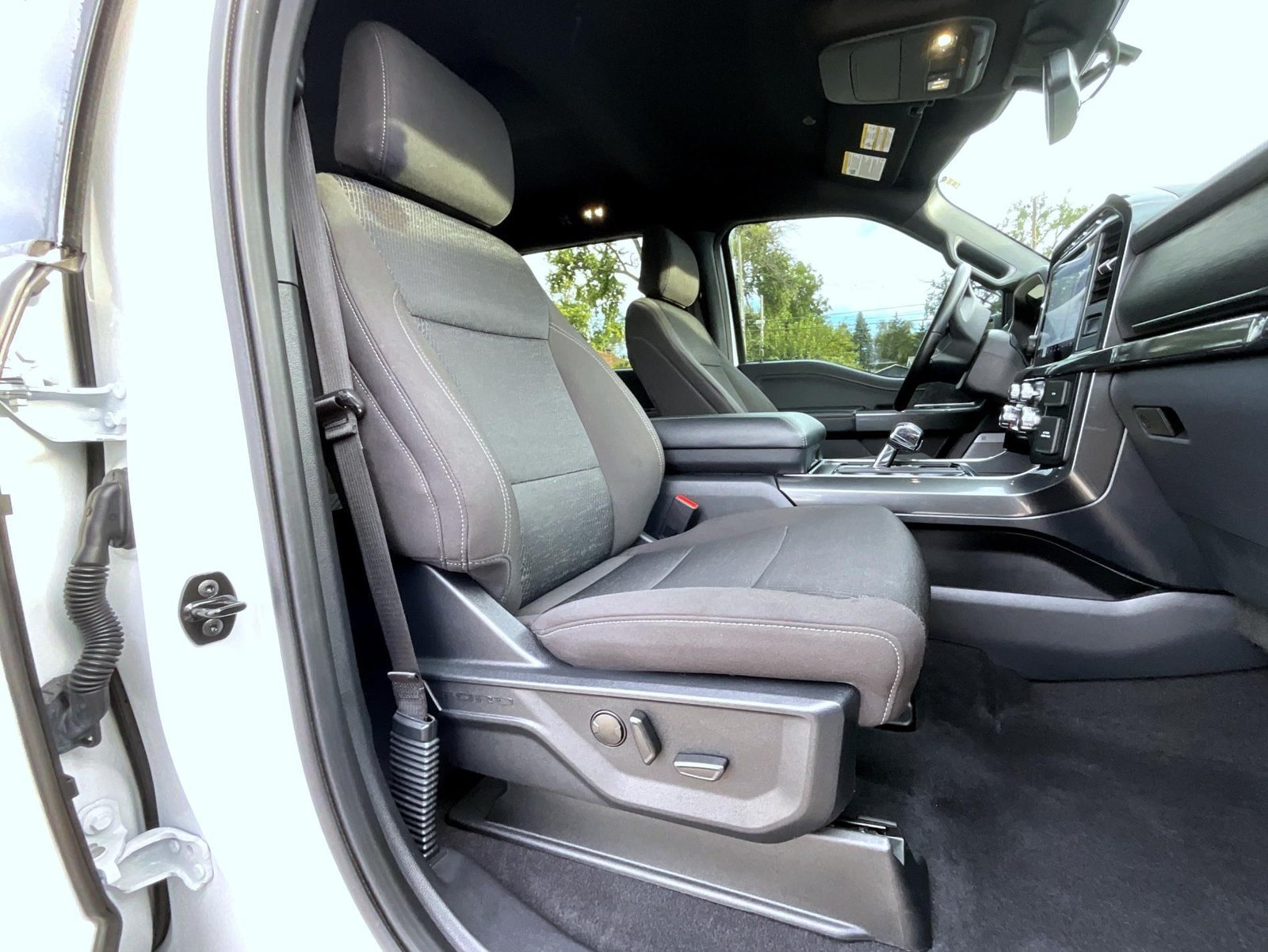 Used 2023 White Ford XLT image 19