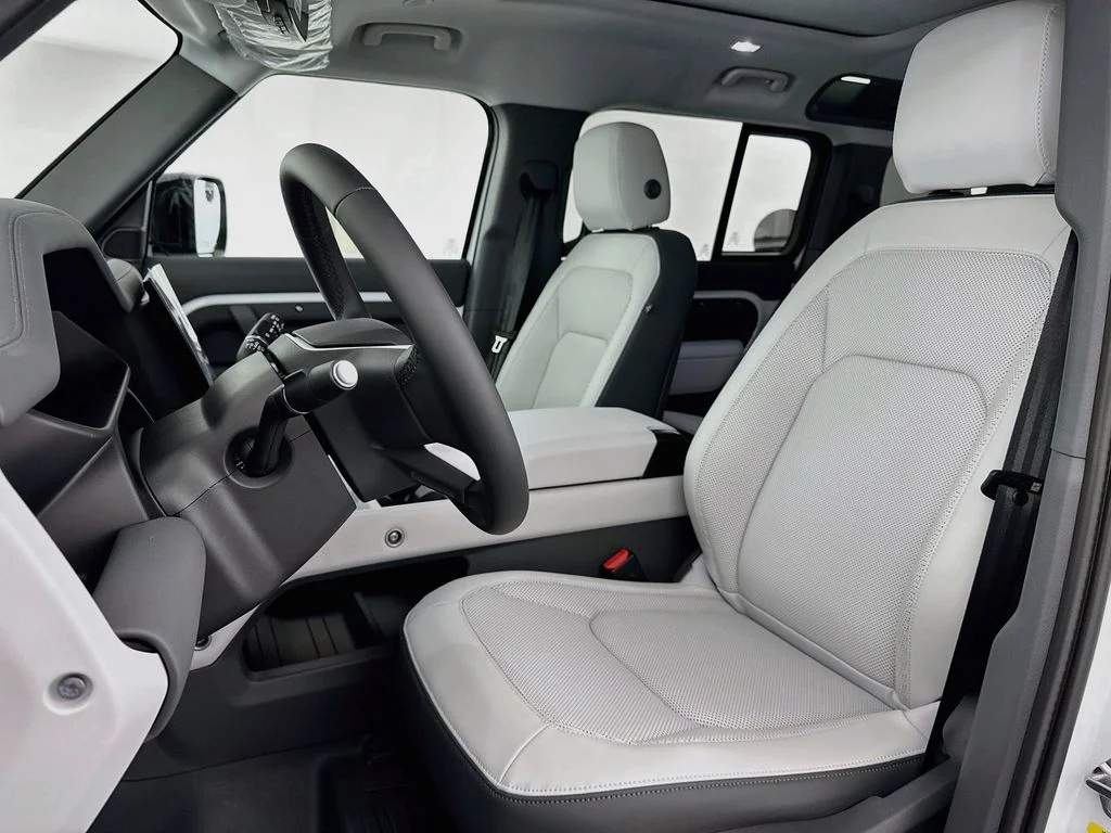 New 2026 Fuji White Land Rover X-Dynamic SE image 21