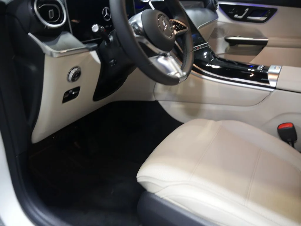 New 2026 Polar White Mercedes-Benz GLC 300 image 18