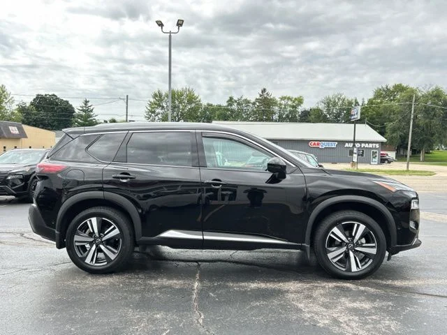 Used 2022 Black Nissan SL image 10