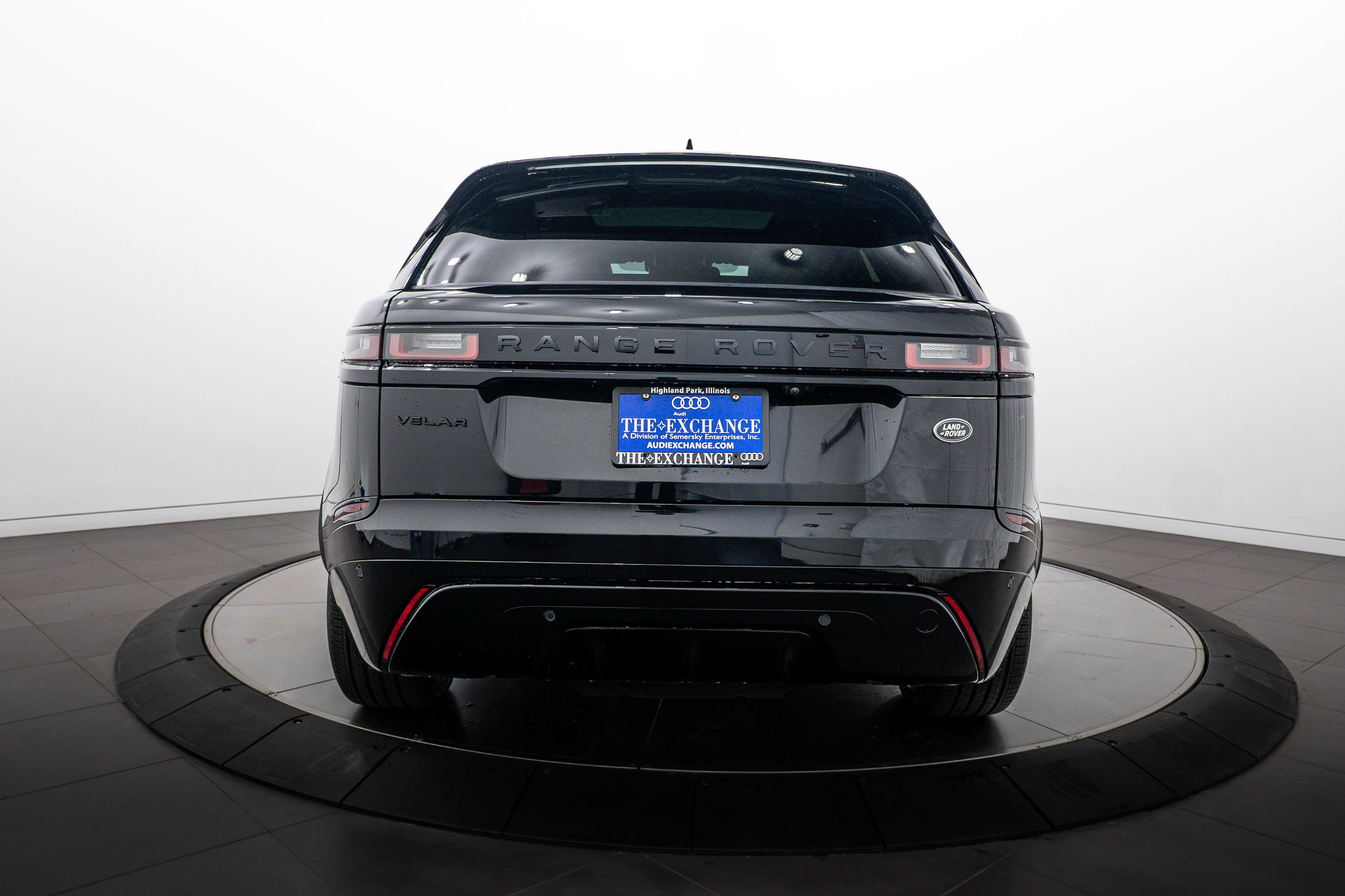 Used 2023 Santorini Black Metallic Land Rover R-Dynamic S image 22