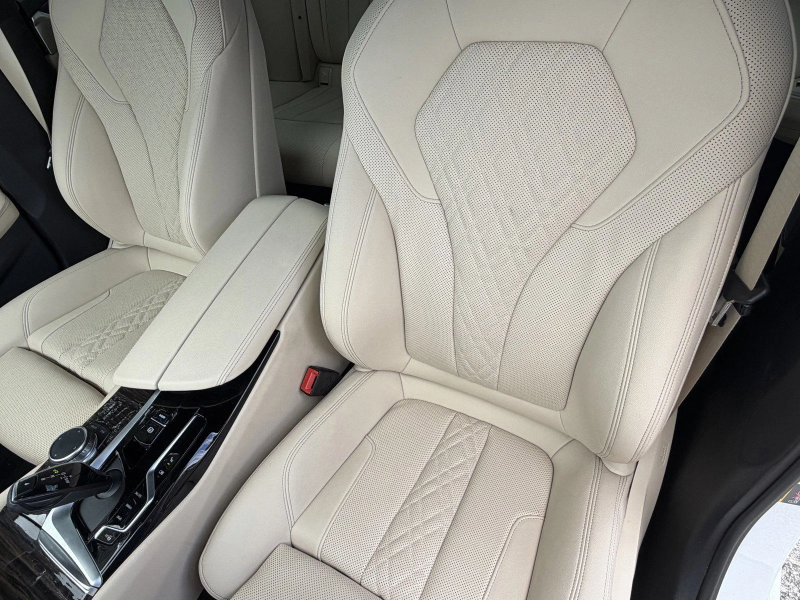 Certified Used 2023 Mineral White Metallic BMW 530e iPerformance image 22