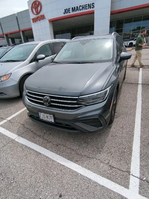 Used 2024 Gray Volkswagen 2.0T SE image 2