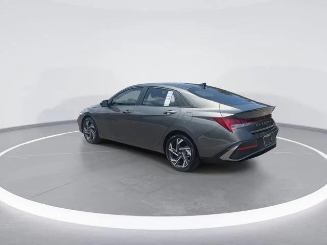 Used 2025 Gray Hyundai SEL Sport image 6