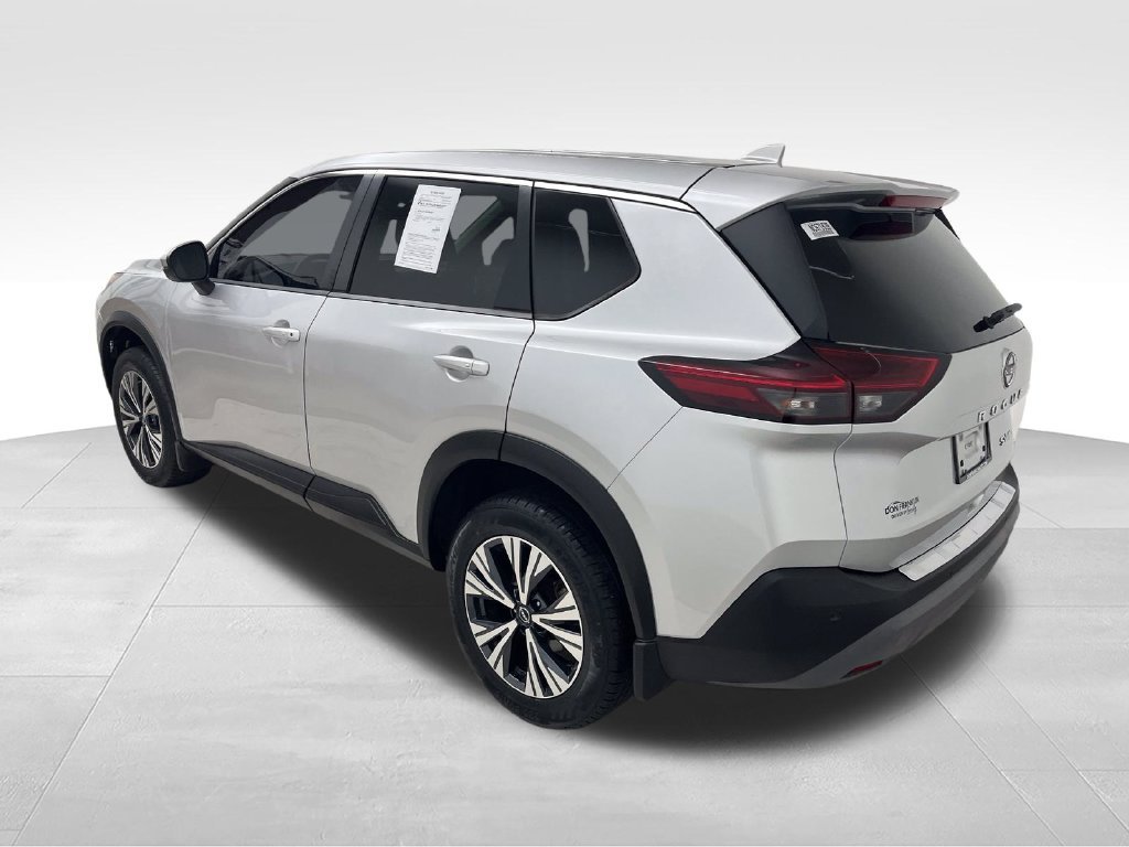 Used 2022 Silver Nissan SV image 3