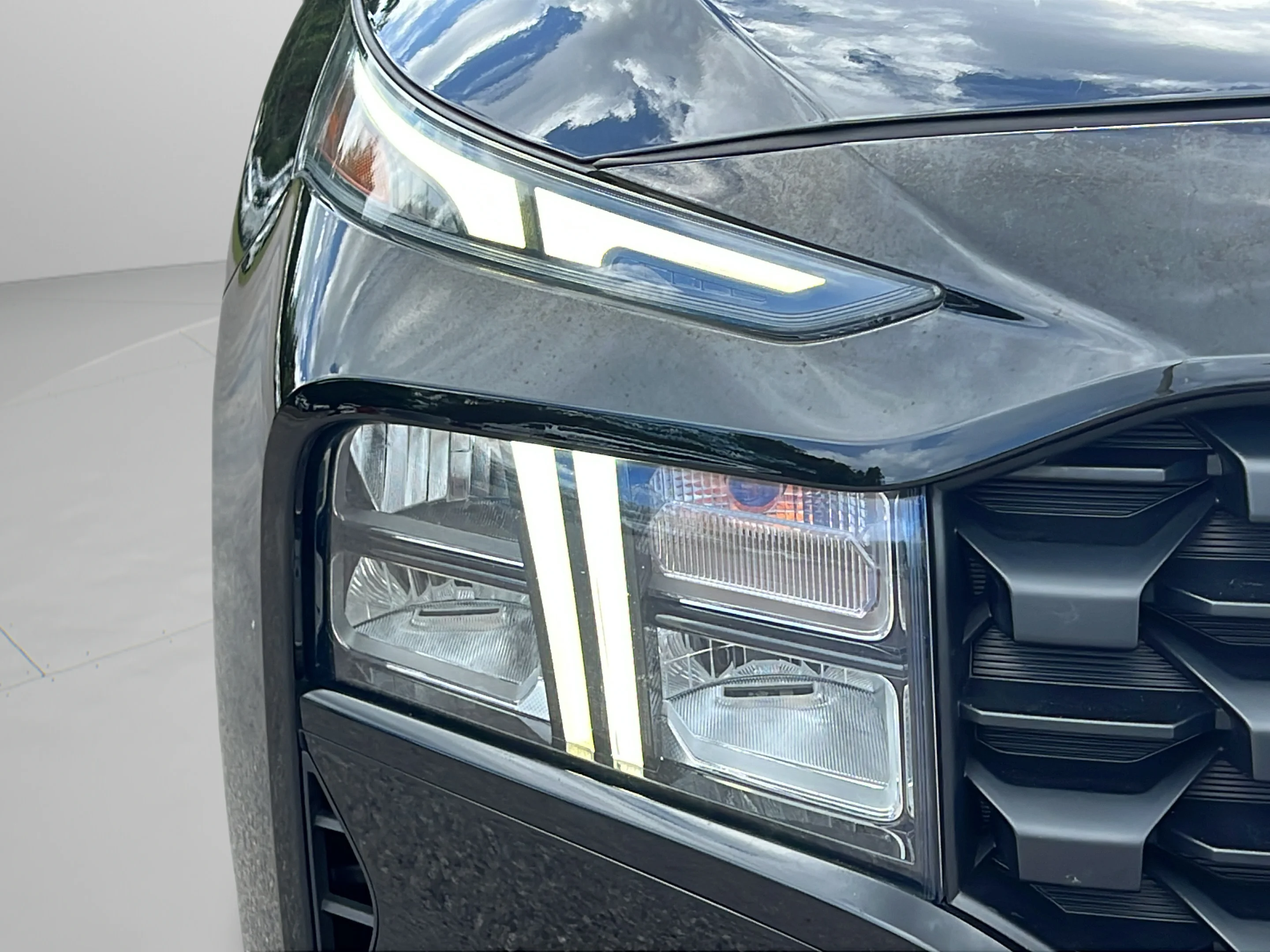 Used 2022 Twilight Black Hyundai XRT image 8