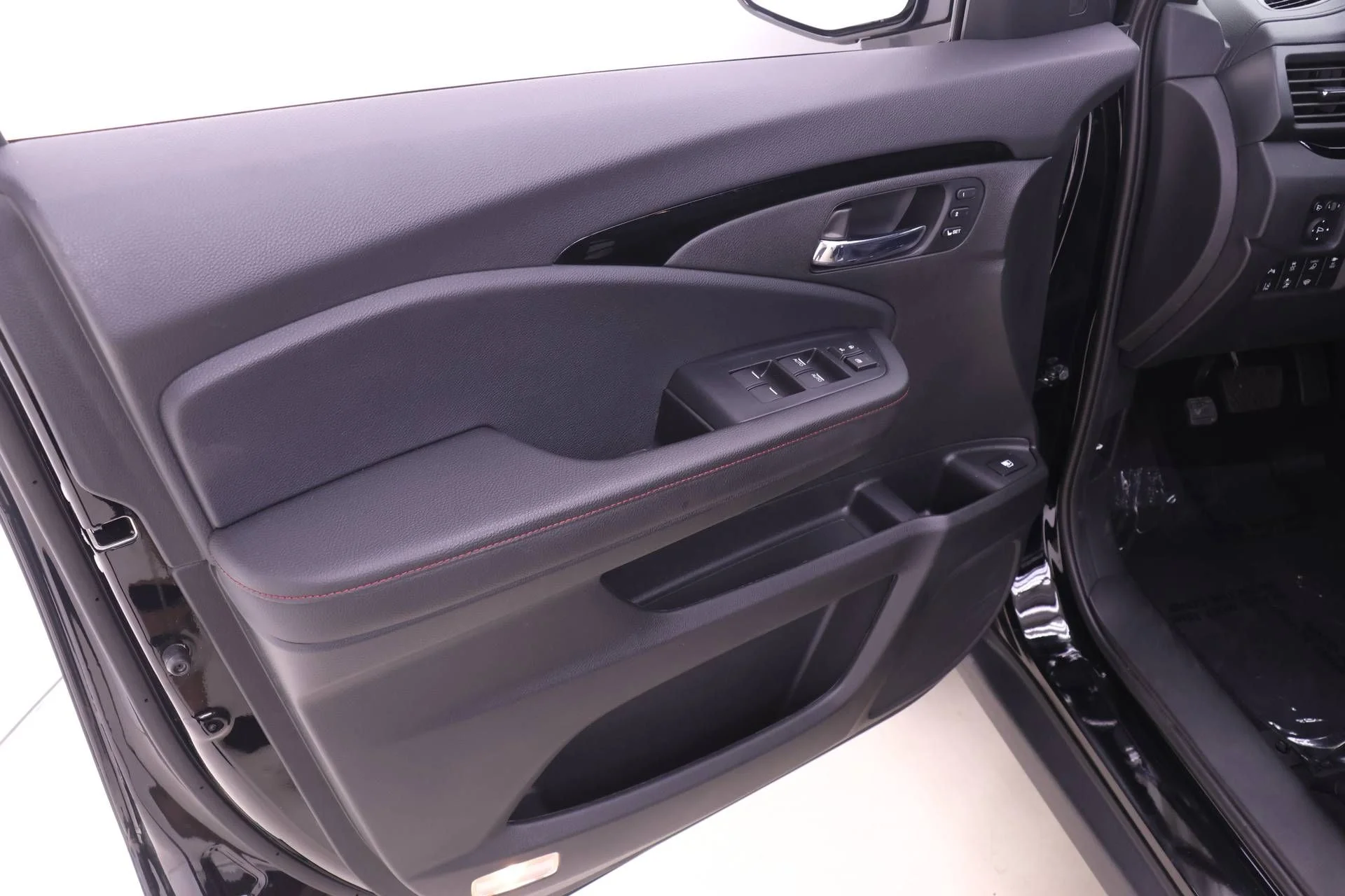 2025 Honda Ridgeline Black Edition - Photo 9