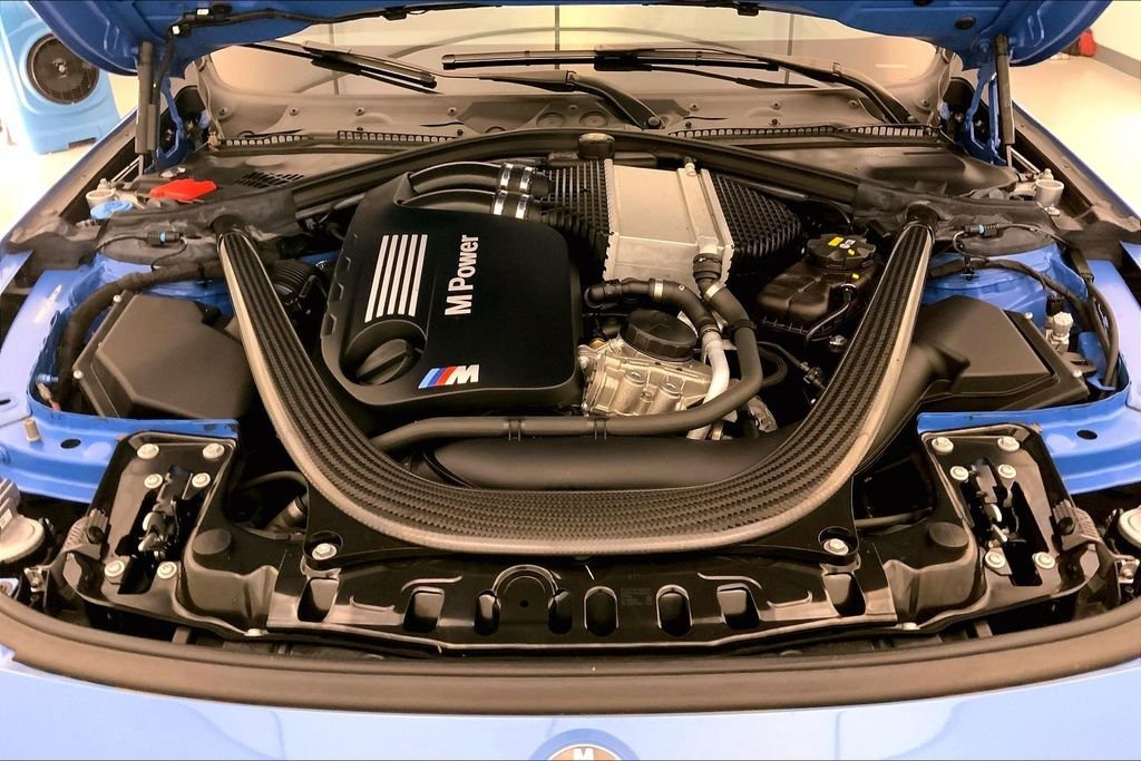 Used 2018 Yas Marina Blue Metallic BMW  image 9